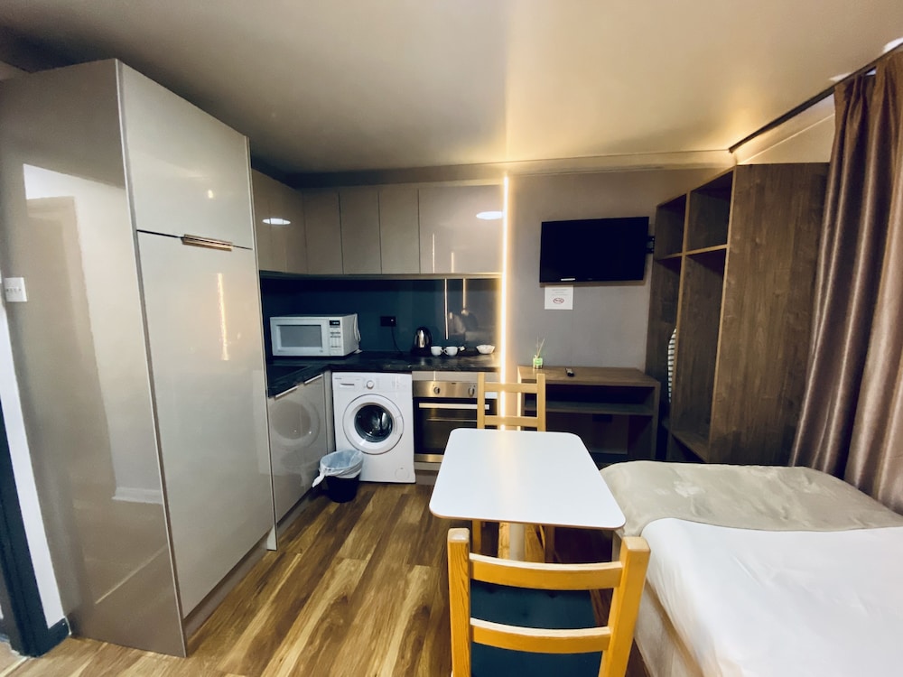 hollybush guest house