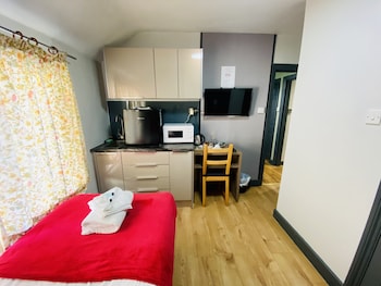 hollybush guest house