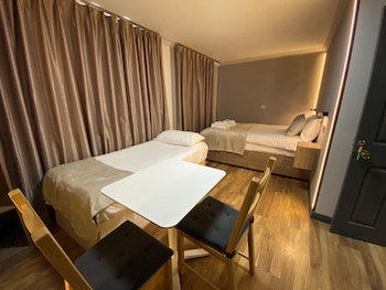 hollybush guest house