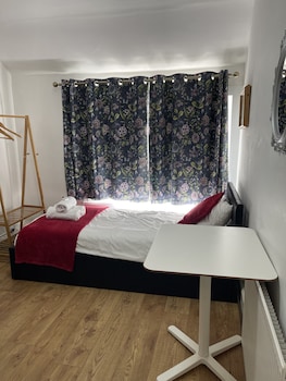 hollybush guest house