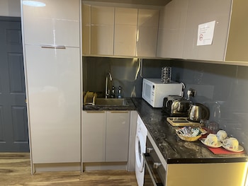 hollybush guest house