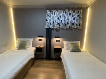 hollybush guest house