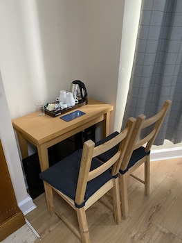 hollybush guest house