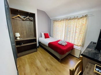 hollybush guest house