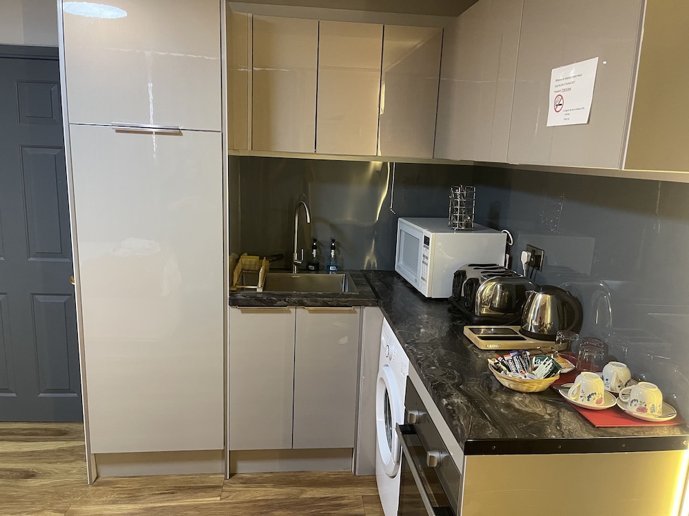 hollybush guest house