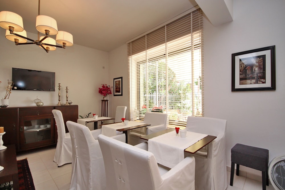 aloe luxury apartments and suites