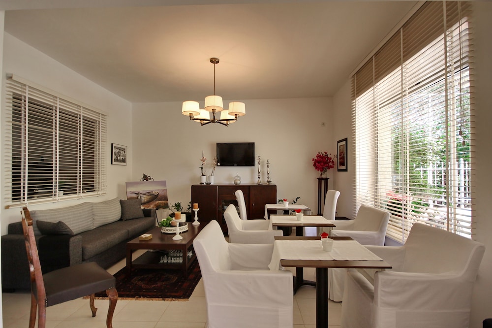 aloe luxury apartments and suites