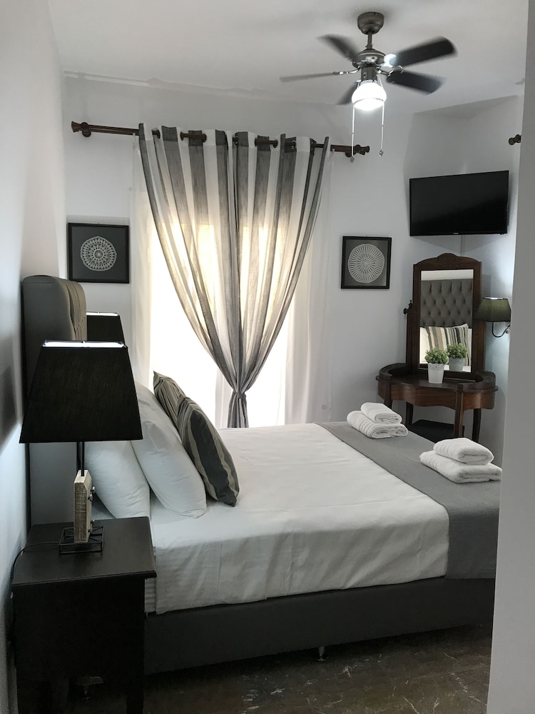 aloe luxury apartments and suites