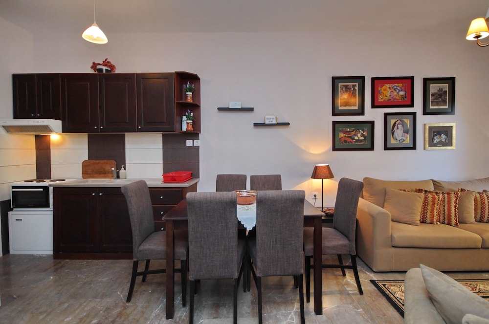 aloe luxury apartments and suites