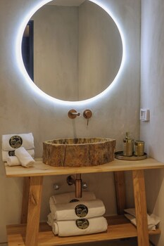 Pina Barosh,Galilee>>Amuka,1 star