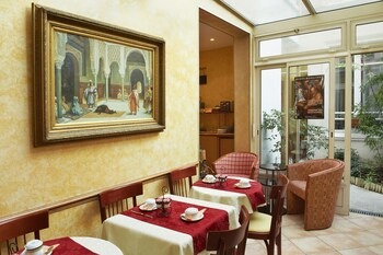 hotel poussin