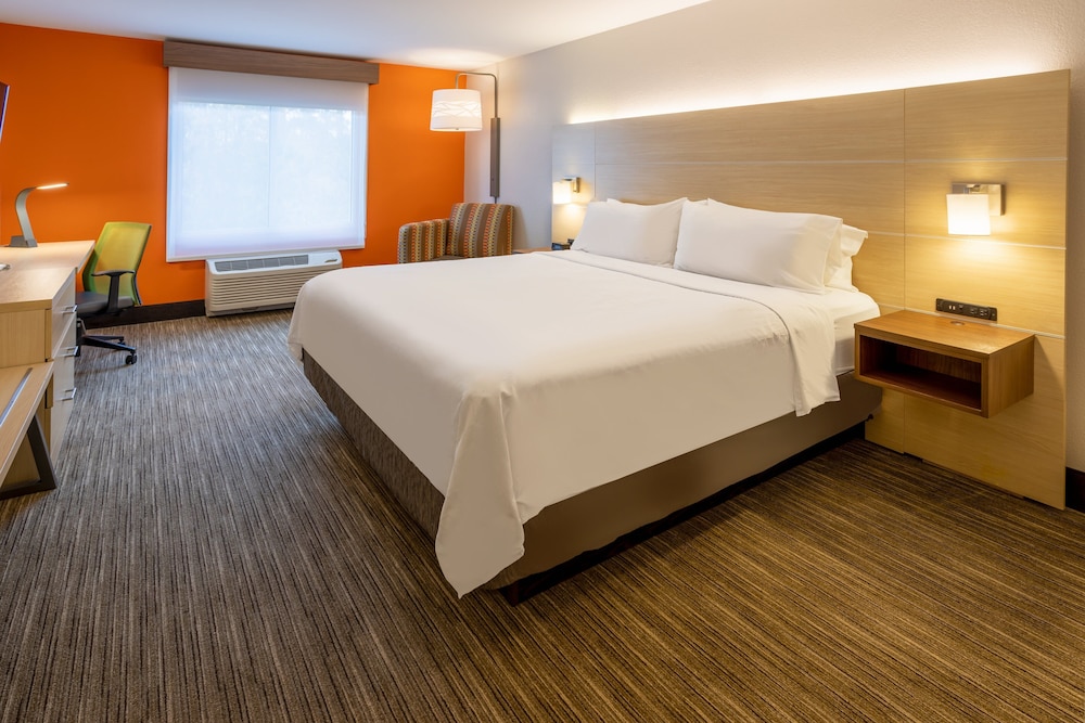 holiday inn express and suites salisbury delmar