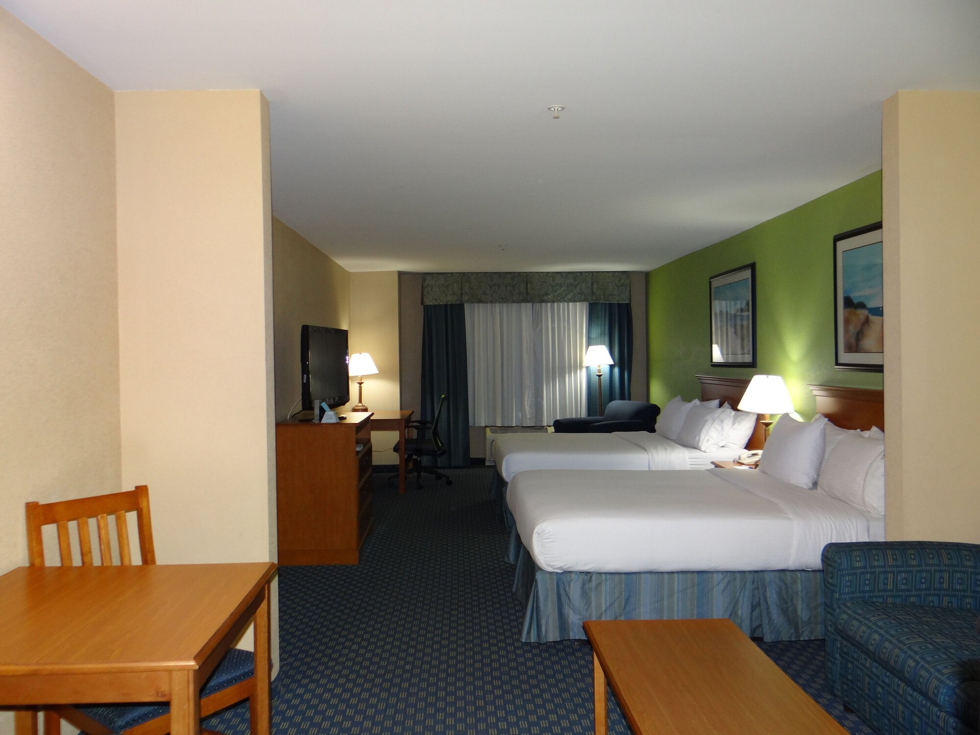 holiday inn express and suites salisbury delmar
