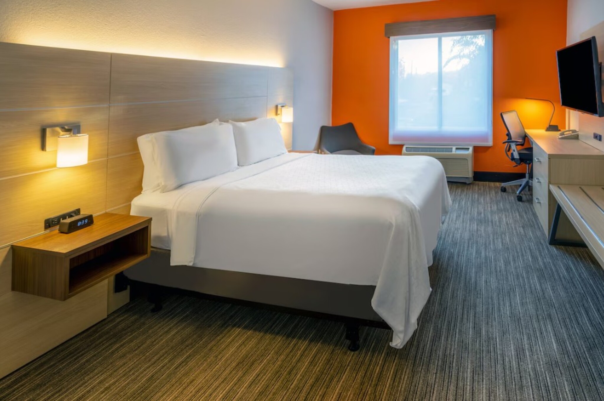 holiday inn express and suites salisbury delmar