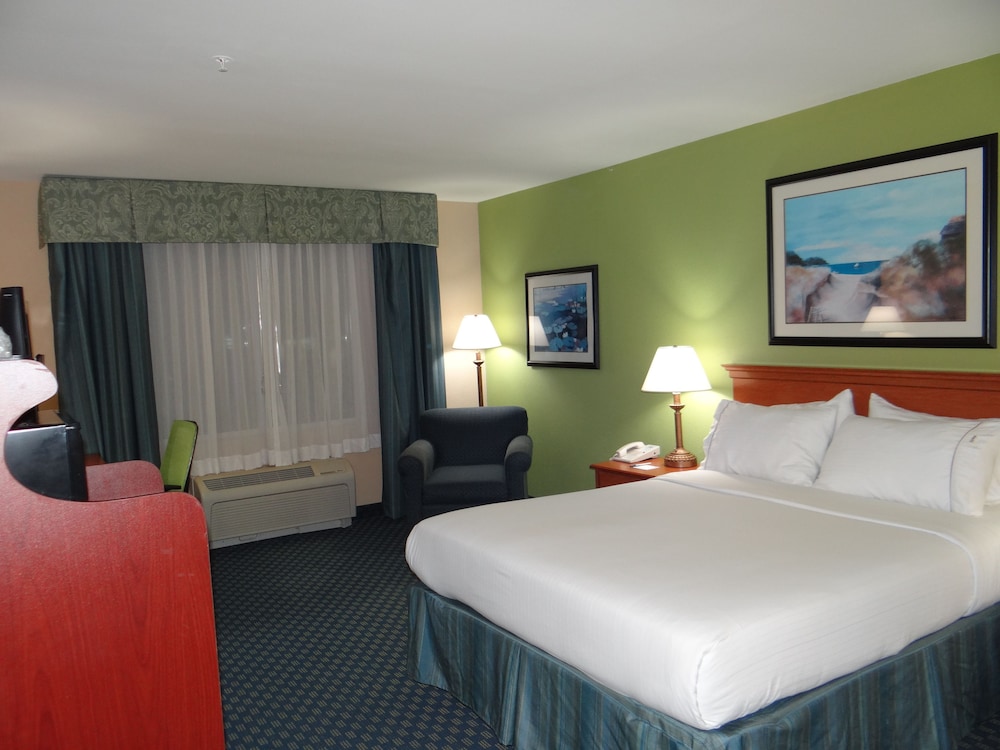 holiday inn express and suites salisbury delmar