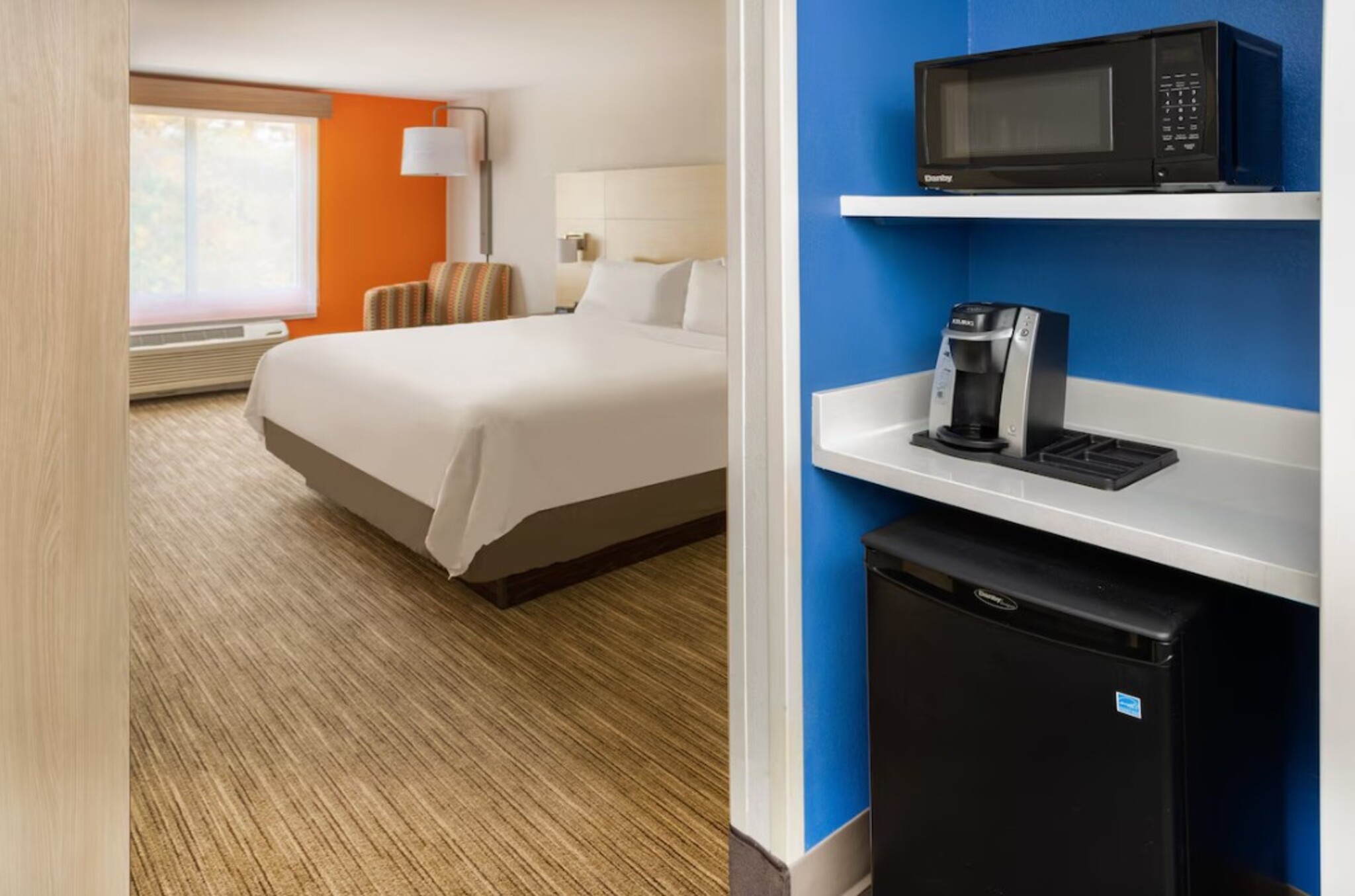 holiday inn express and suites salisbury delmar