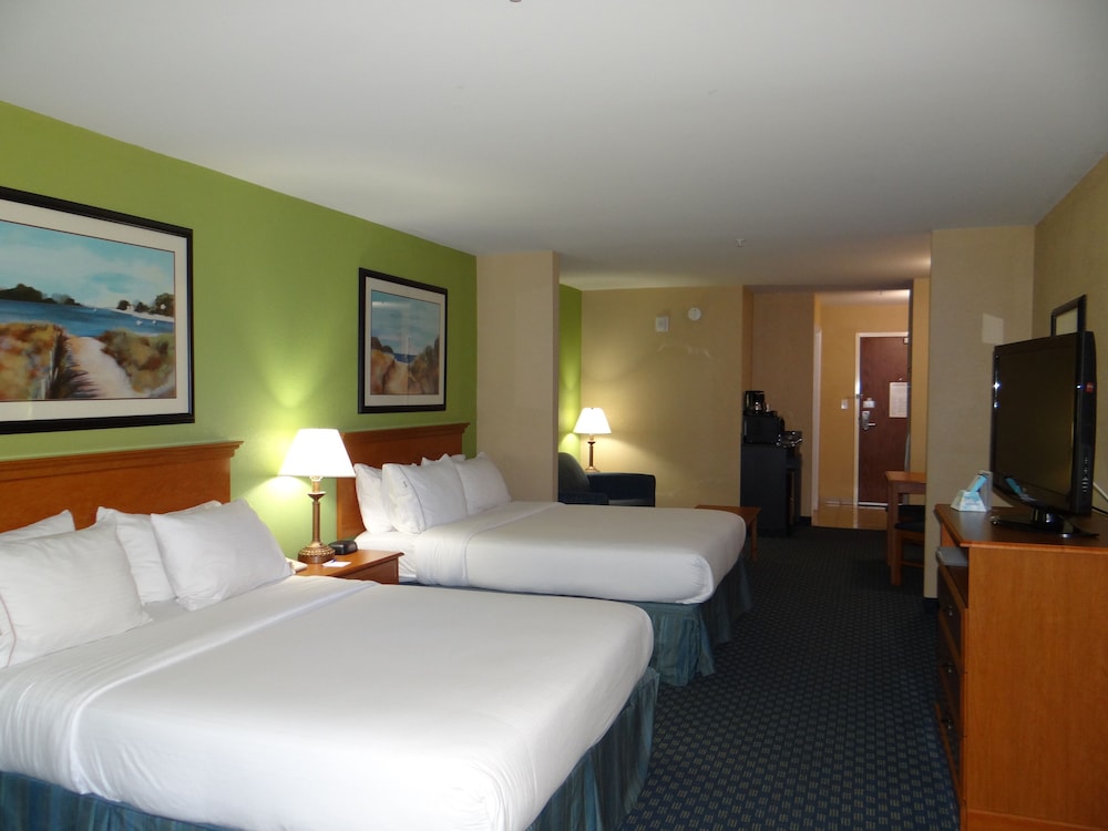 holiday inn express and suites salisbury delmar