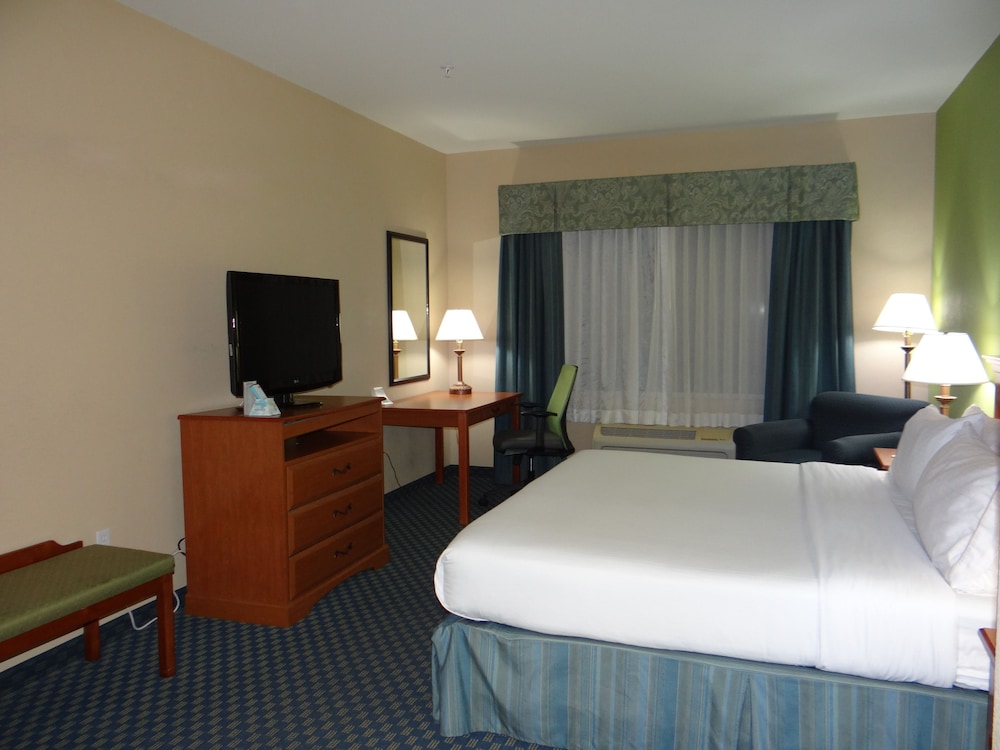 holiday inn express and suites salisbury delmar