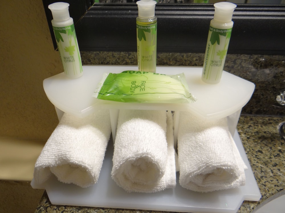 holiday inn express and suites salisbury delmar