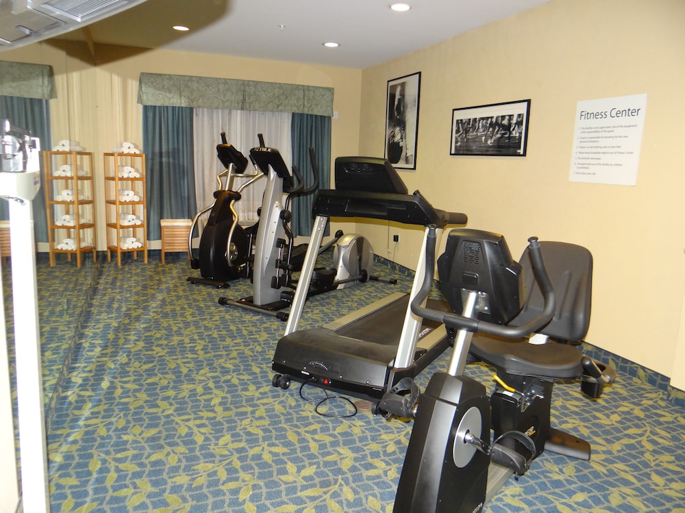 holiday inn express and suites salisbury delmar