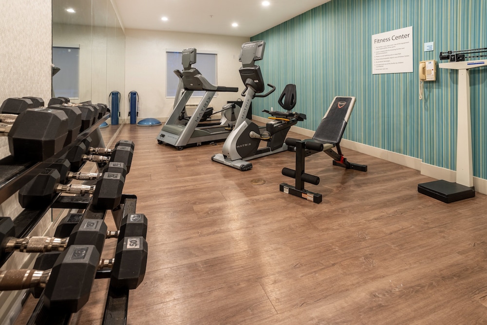 holiday inn express and suites salisbury delmar
