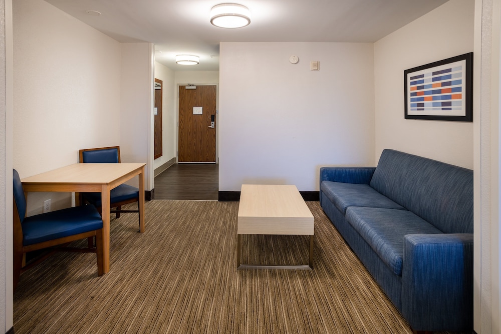 holiday inn express and suites salisbury delmar