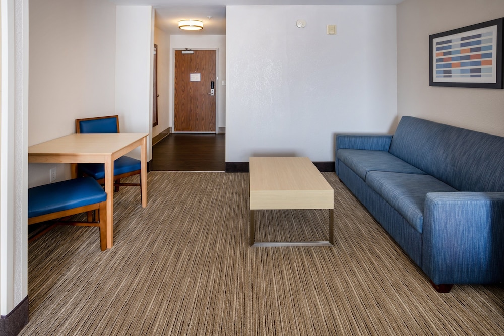holiday inn express and suites salisbury delmar