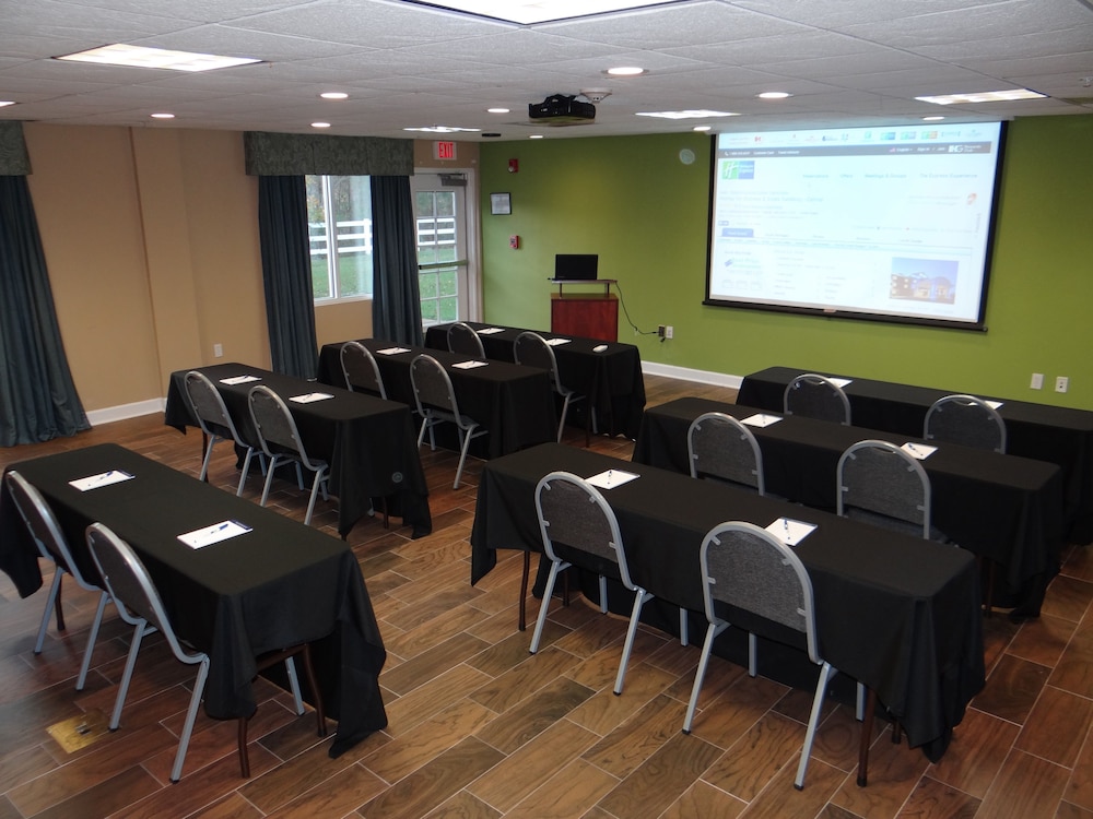 holiday inn express and suites salisbury delmar