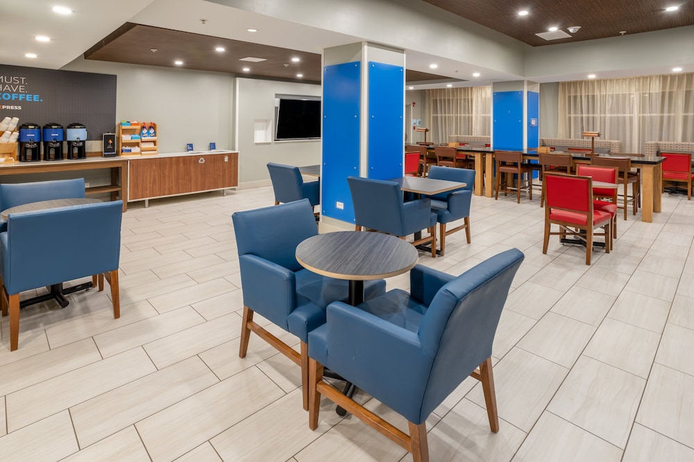 holiday inn express and suites salisbury delmar