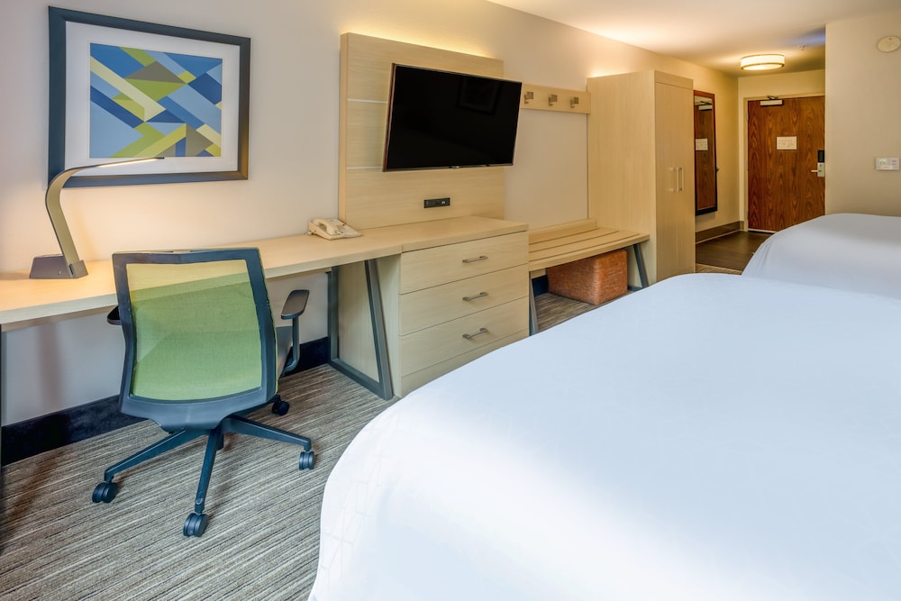 holiday inn express and suites salisbury delmar