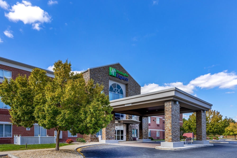 holiday inn express and suites salisbury delmar