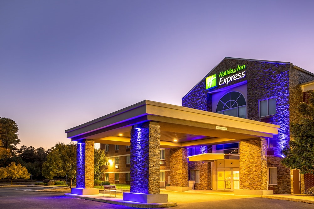 holiday inn express and suites salisbury delmar