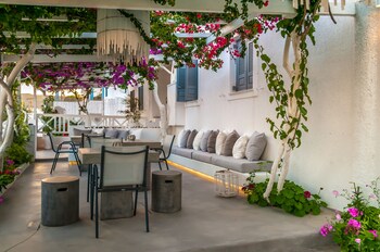 Milos Bay Suites,Milos>>Adamas,3 star