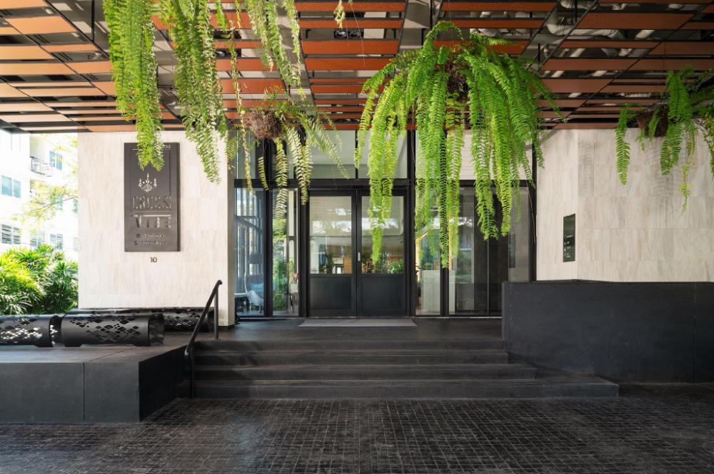 cross vibe sukhumvit hotel
