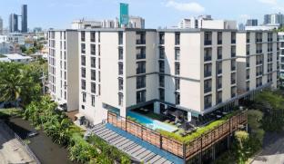 cross vibe sukhumvit hotel