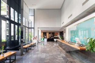 cross vibe sukhumvit hotel