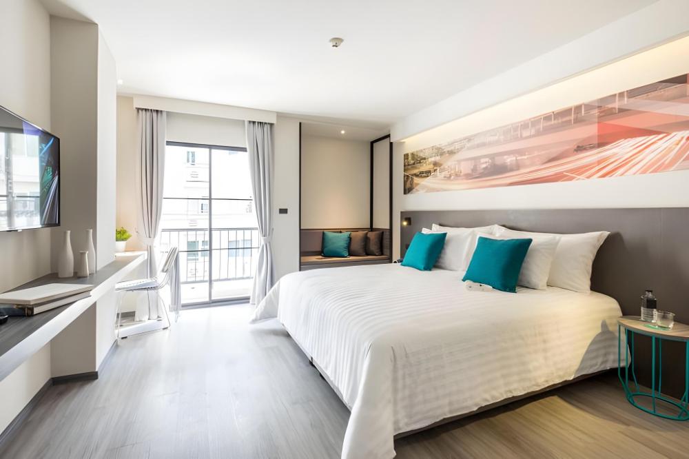 cross vibe sukhumvit hotel