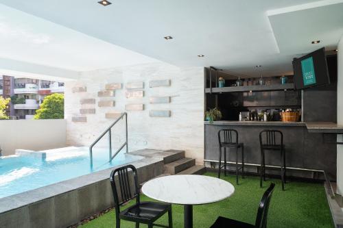 cross vibe sukhumvit hotel