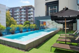 cross vibe sukhumvit hotel