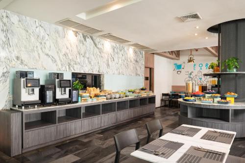 cross vibe sukhumvit hotel