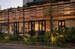 cross vibe sukhumvit hotel