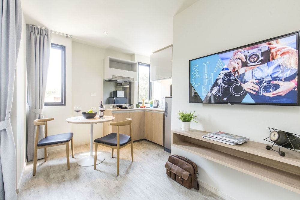 cross vibe sukhumvit hotel