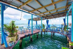 Cosmic Crab Resort,Carenero Island>>Bocas Del Toro,3 star