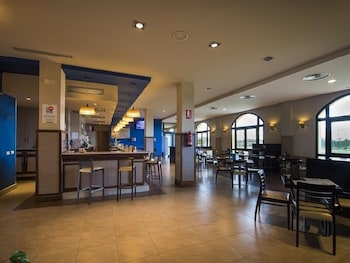 hospedium hotel cortijo santa cruz