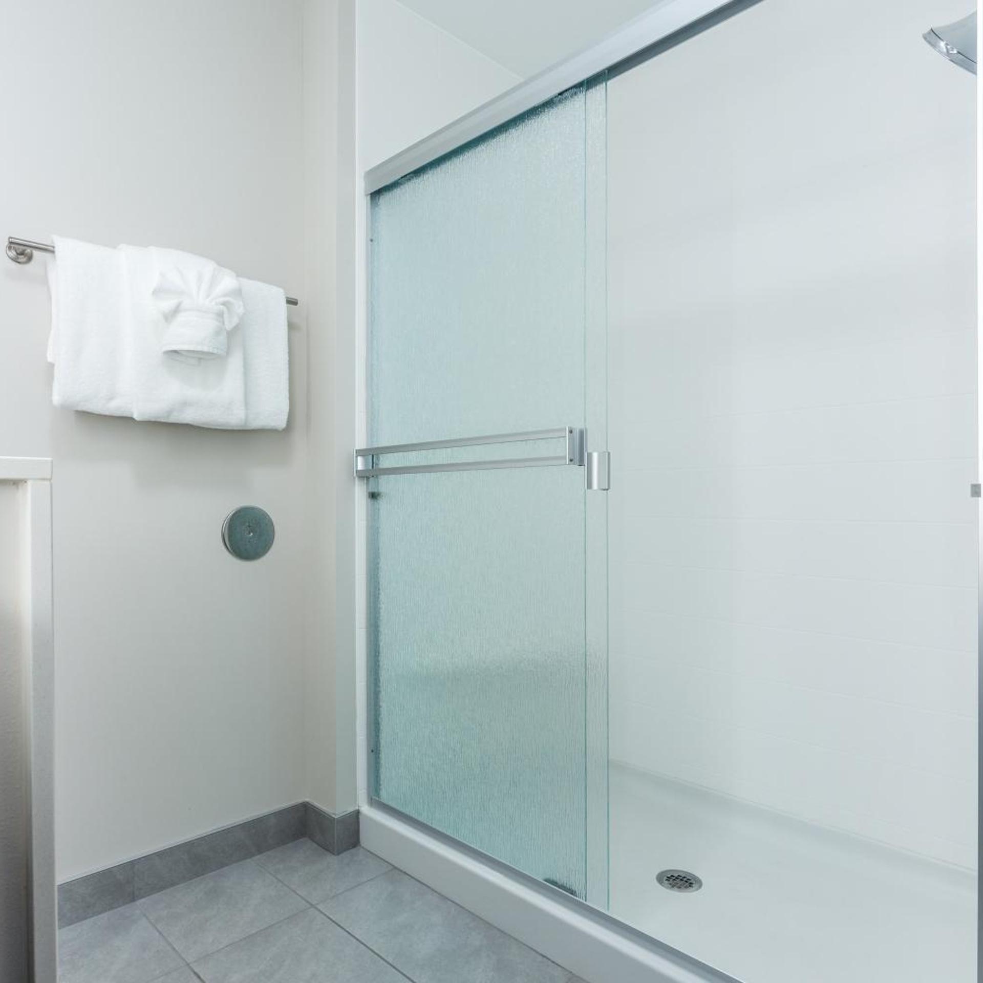 holiday inn express and suites rice lake by ihg