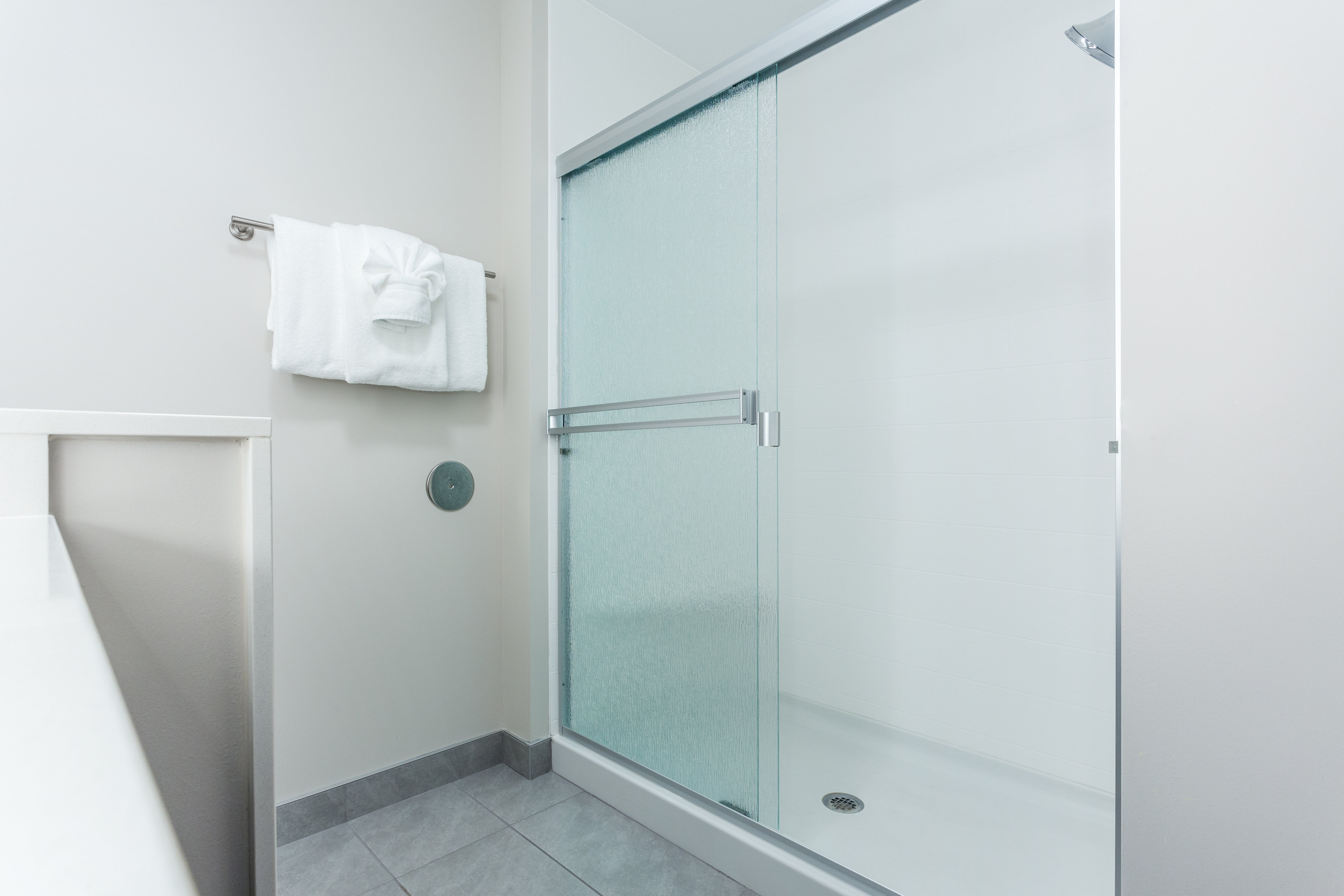 holiday inn express and suites rice lake by ihg