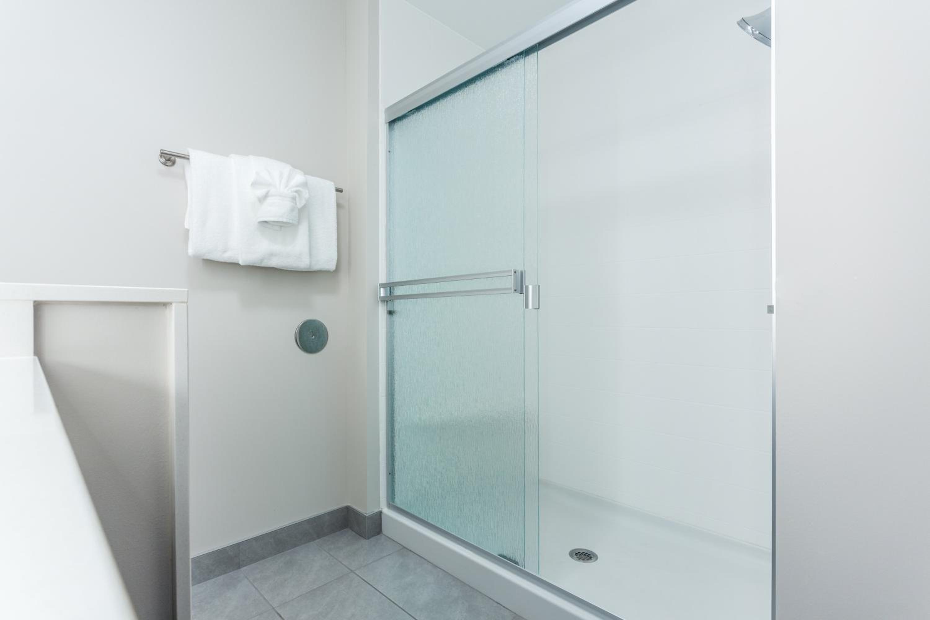 holiday inn express and suites rice lake by ihg