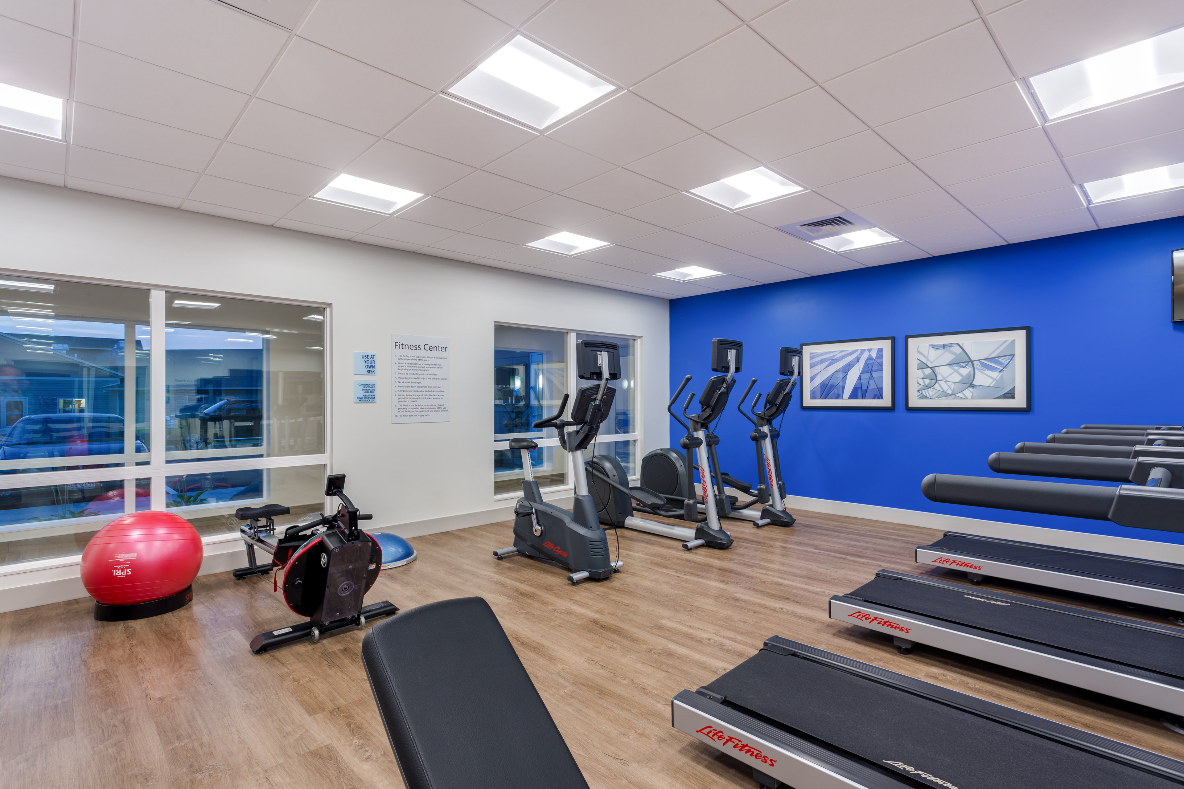 holiday inn express and suites rice lake by ihg