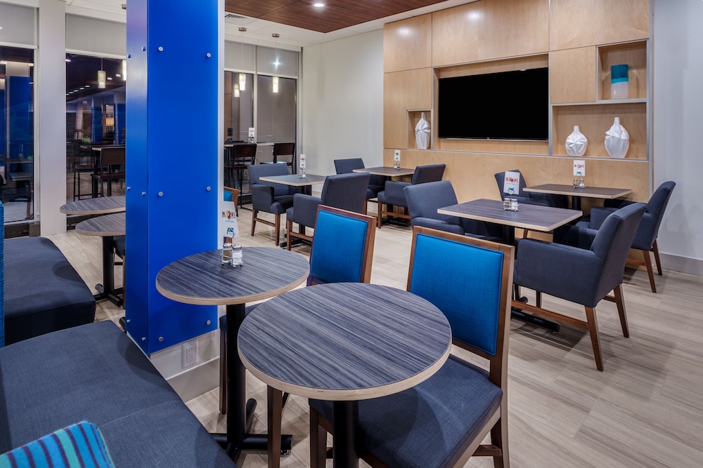 holiday inn express and suites rice lake by ihg