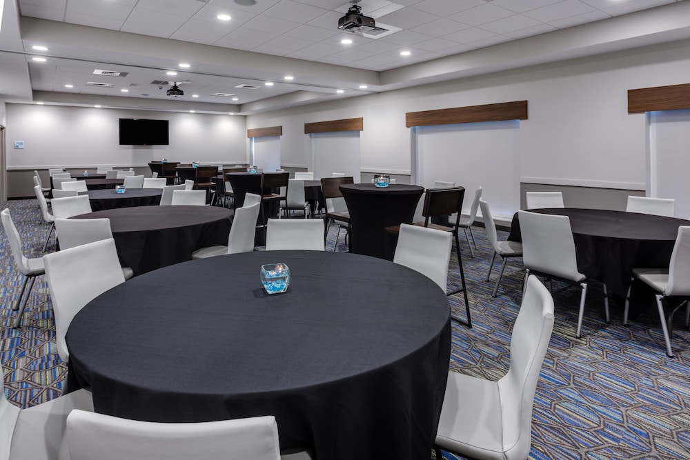 holiday inn express and suites rice lake by ihg